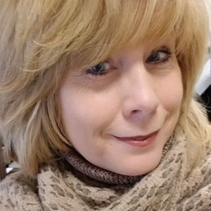 Meet your Posher, Debbie